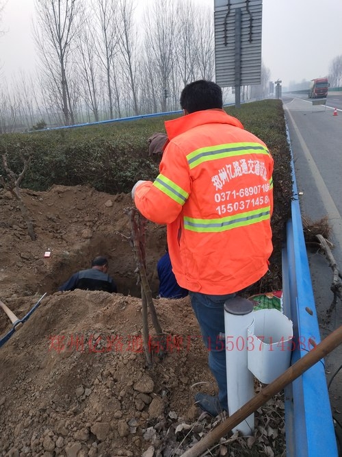安徽安徽高速公路标志牌基础施工案例